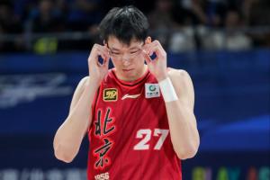 pulse-kaiyun.com-直播吧：周琦下赛季将继续带护目镜出战比赛